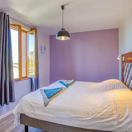 3 Bedroom Beautiful In Semesterbostad