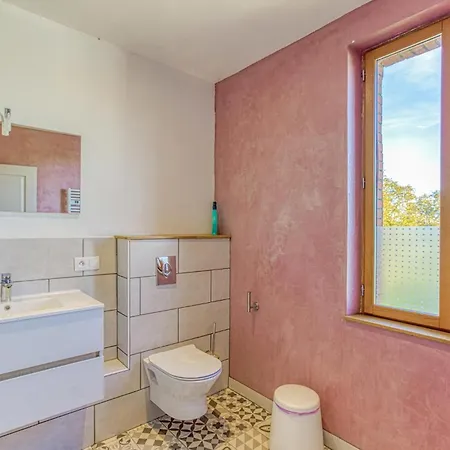 3 Bedroom Beautiful In Rabastens